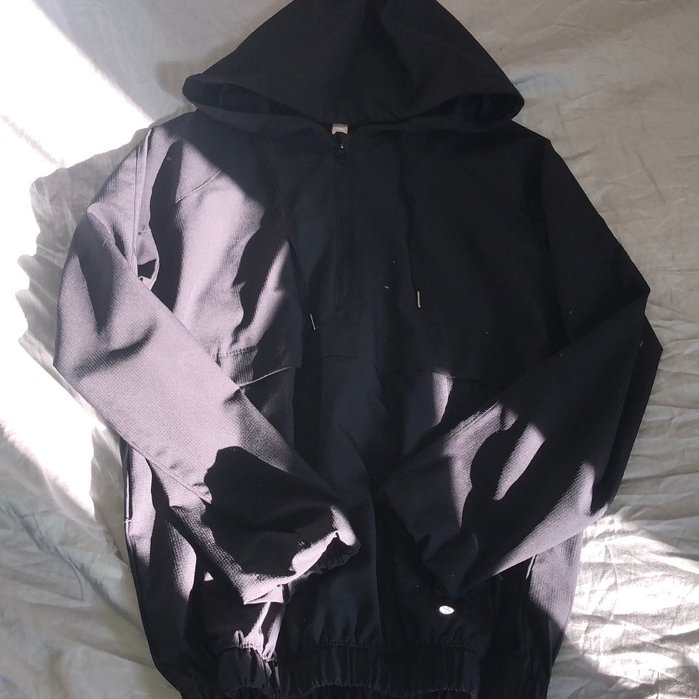 Hooded windbreaker